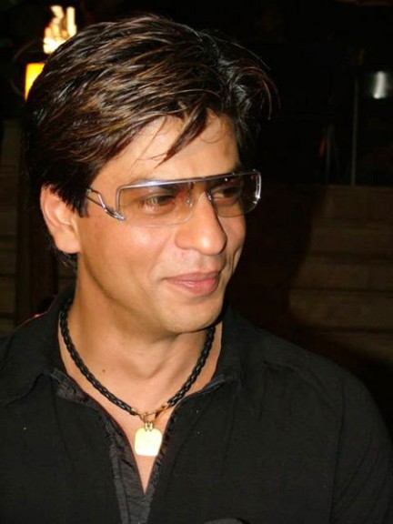 Shahrukh to undergo knee surgery